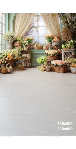 Tło fotograficzne „Wiosenne okno z koszami kwiatów i wielkanocnymi dekoracjami” | E645